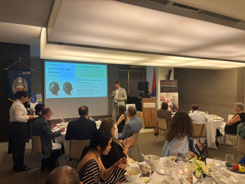 Henning Kalwa, CEO of ImagineHealth, presenting at Rotary Club Bangkok Grad about longevity and stem cell therapy in Thailand.